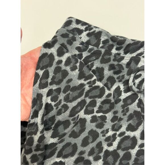 Women’s Natori 2 piece pant pajama set leopard size medium - Picture 3 of 11